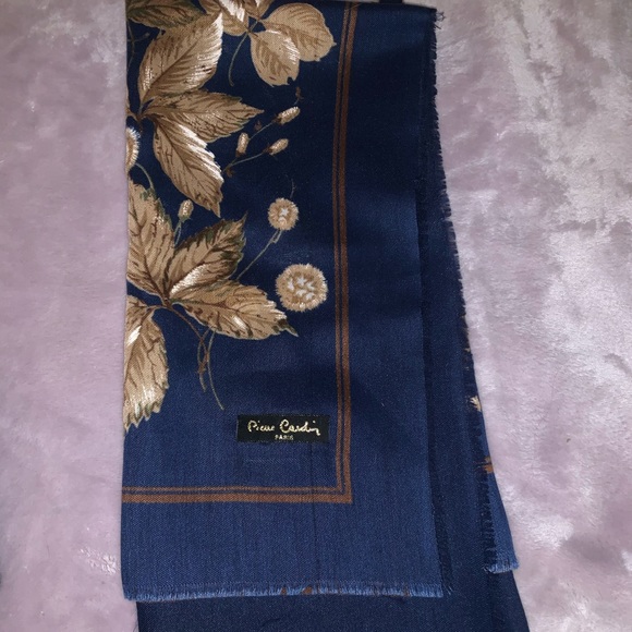 Pierre Cardin Scarf - Picture 6 of 6